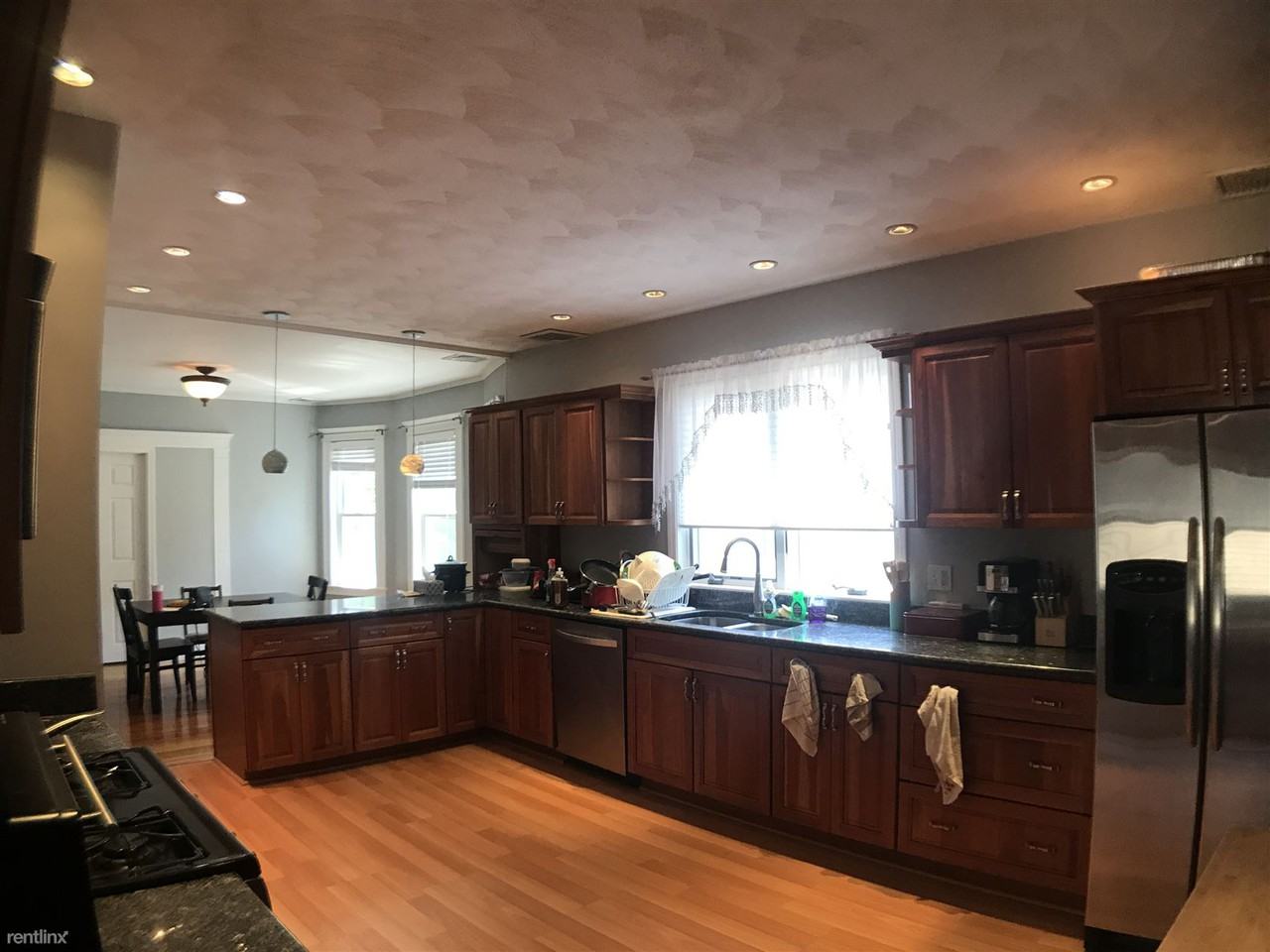 28 Trowbridge St #3 - Photo 2 of 9