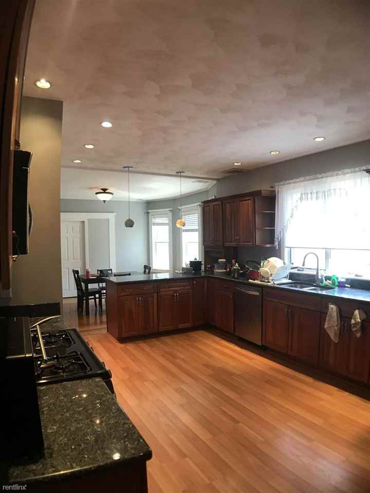 28 Trowbridge St #3 - Photo 3 of 9