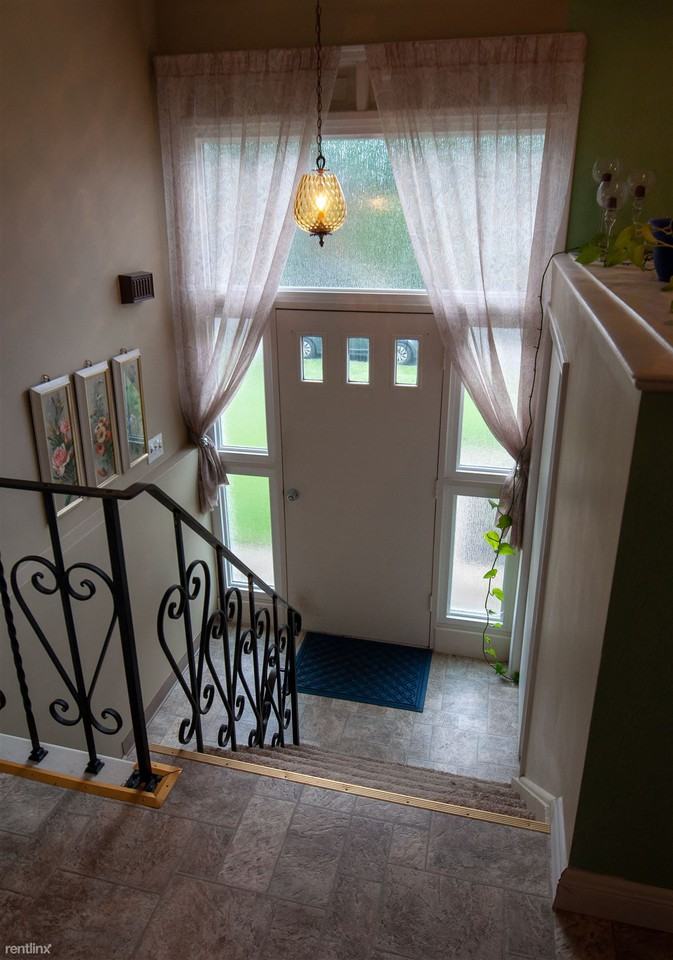 220 Amity Rd - Photo 2 of 13