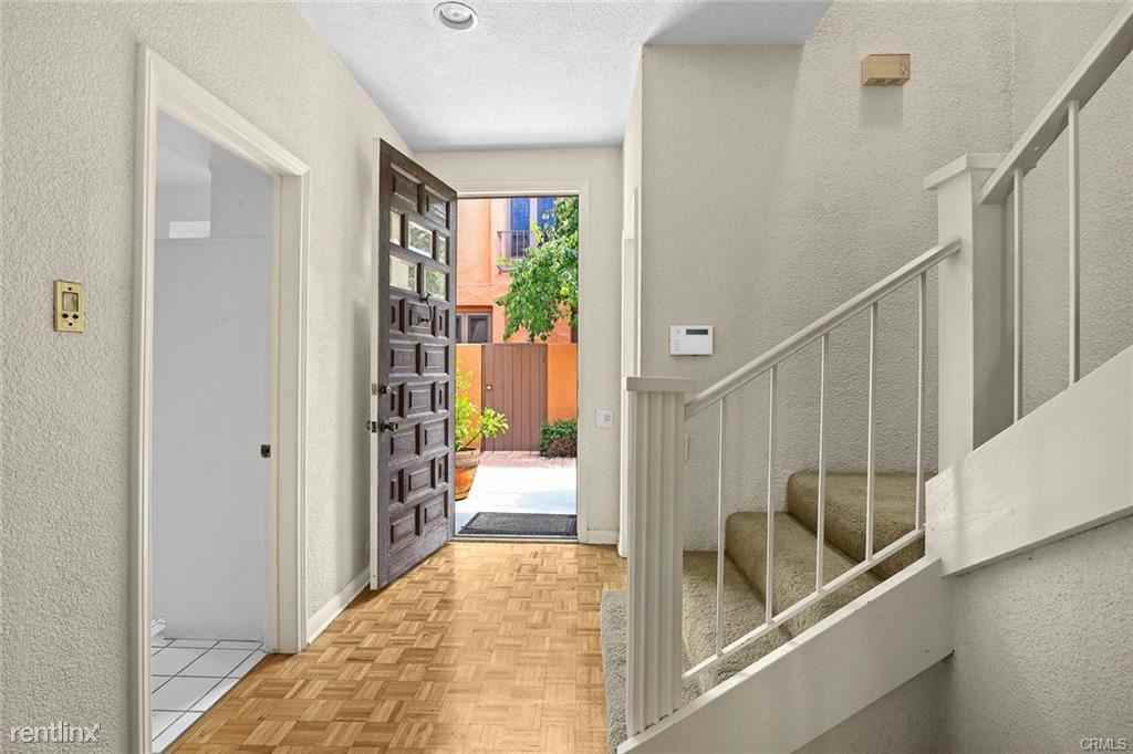 315 Arlington Dr #8 - Photo 3 of 10