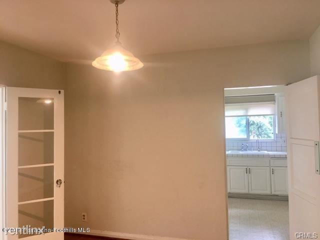 1039 W Roses Rd - Photo 2 of 10