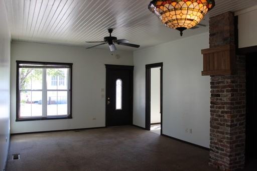 208 N 1st St - Photo 2 of 9