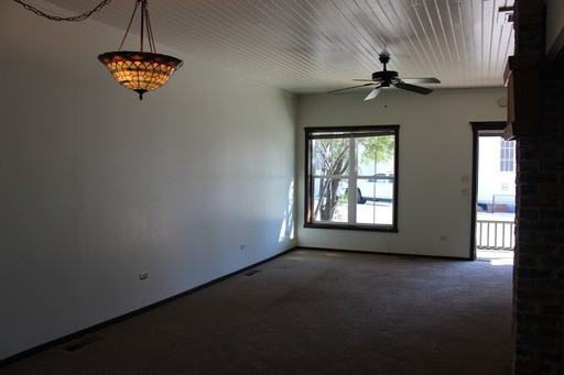 208 N 1st St - Photo 3 of 9