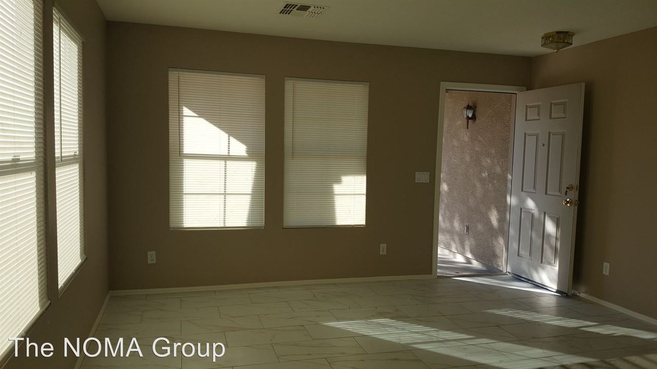 3322 W Leodra Ln - Photo 3 of 8