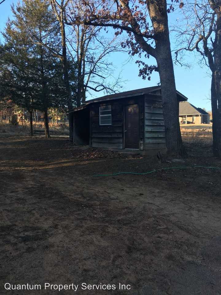 865 S Oak St - Photo 3 of 15