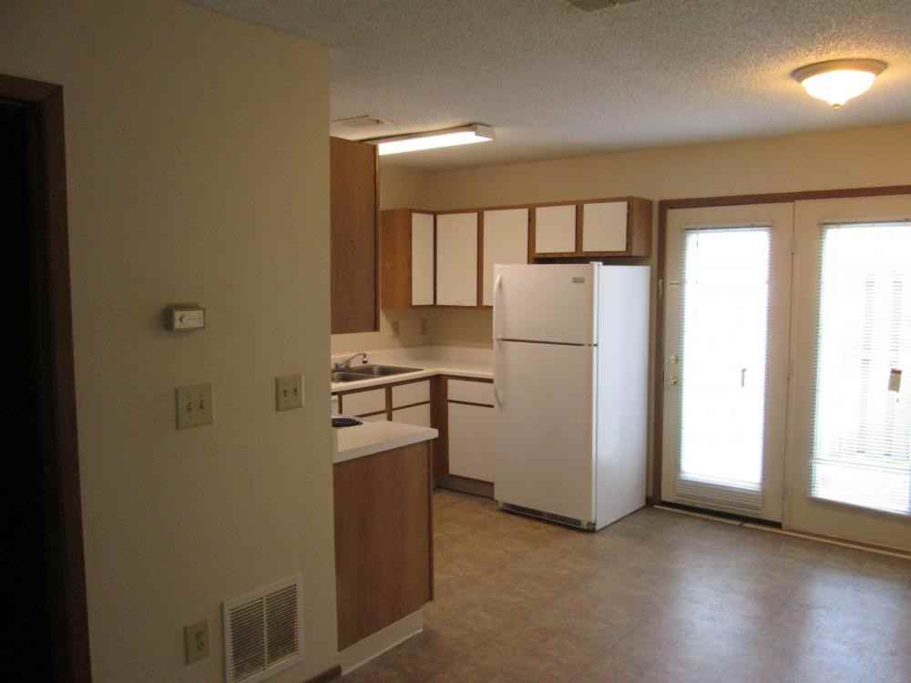 7320 E Broad St - Photo 2 of 8