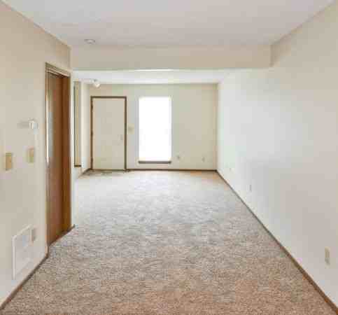 7320 E Broad St - Photo 3 of 8