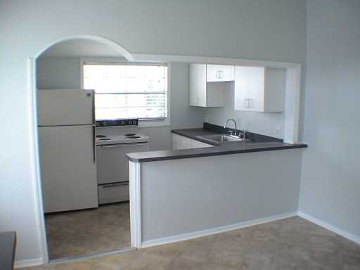 939 S Mills Ave - Photo 3 of 5