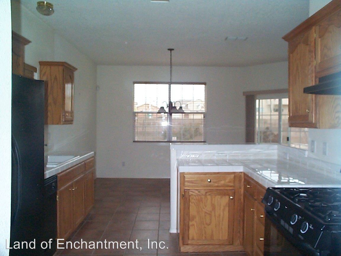 7405 Tricia Rd NE - Photo 3 of 11