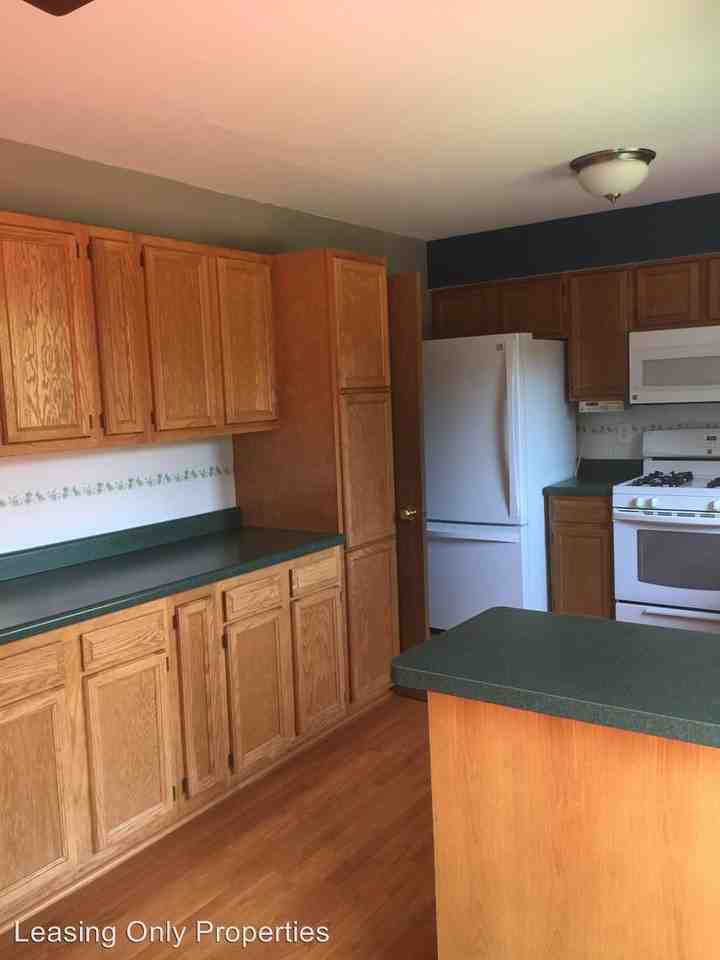 10018 63rd St - Photo 3 of 14