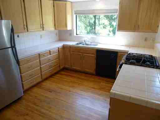 311 Sunset Way - Photo 3 of 10