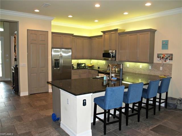 3439 Pacific Dr - Photo 2 of 9