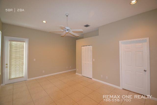 17422 NW 7th St - Photo 2 of 6