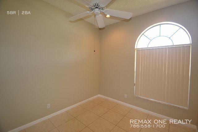 17422 NW 7th St - Photo 3 of 6