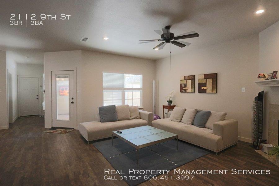2112 9th St - Photo 2 of 9