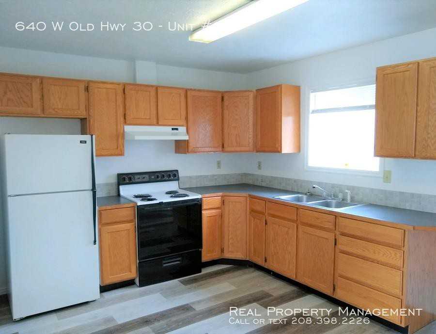 640 Old Hwy 30 W - Photo 2 of 15