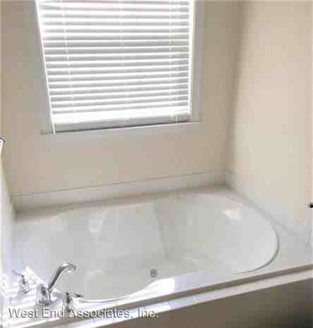 309 Maple Ct - Photo 3 of 10