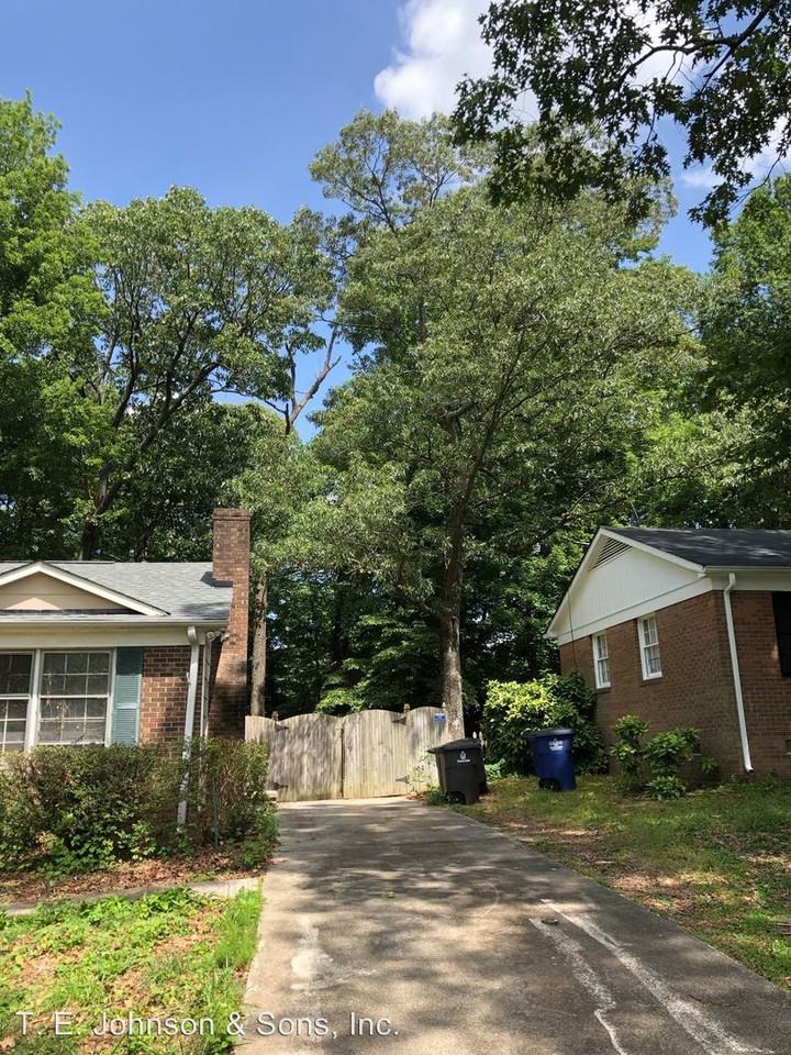 2627 Wyman Rd - Photo 2 of 11
