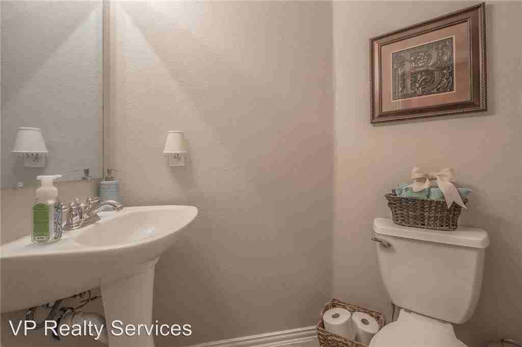 10215 Waterbury Dr - Photo 3 of 36