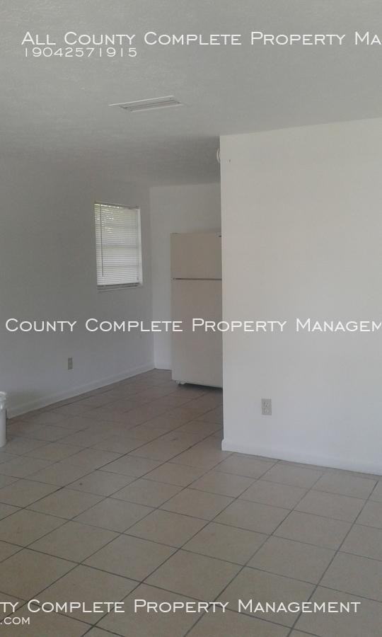 2863 W 6th St - Photo 3 of 9
