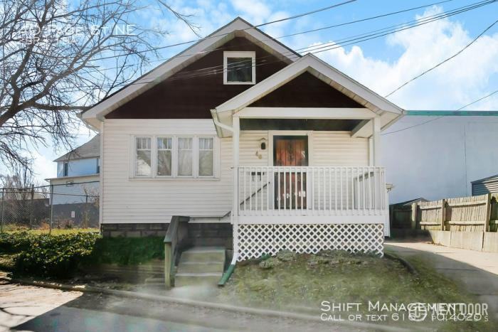 40 Page St NE - Photo 2 of 19