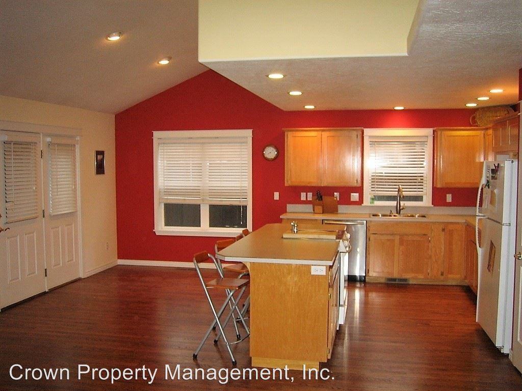 1847 Bentley St E - Photo 3 of 9