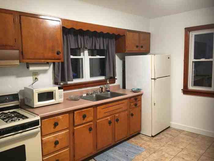 300 10th St - Photo 2 of 5