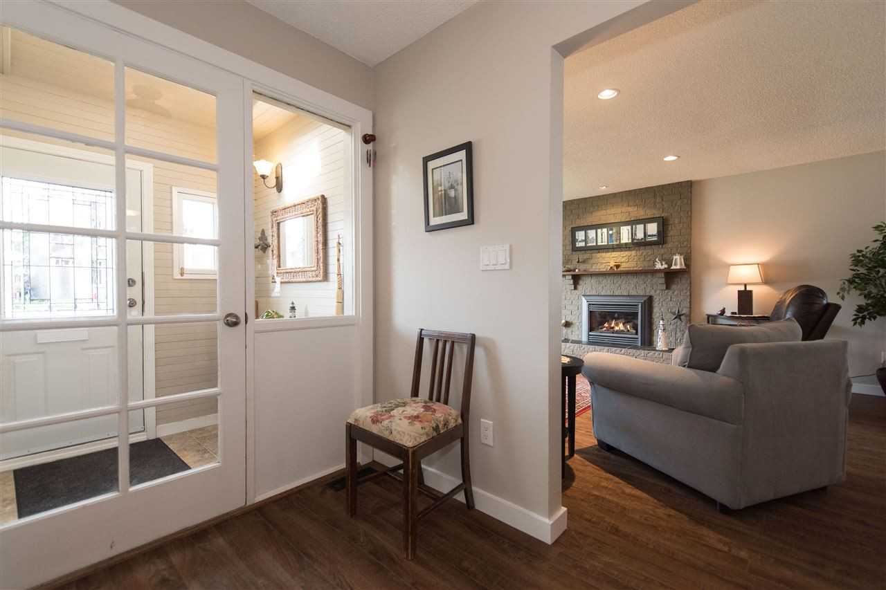 4642 53 St - Photo 2 of 21