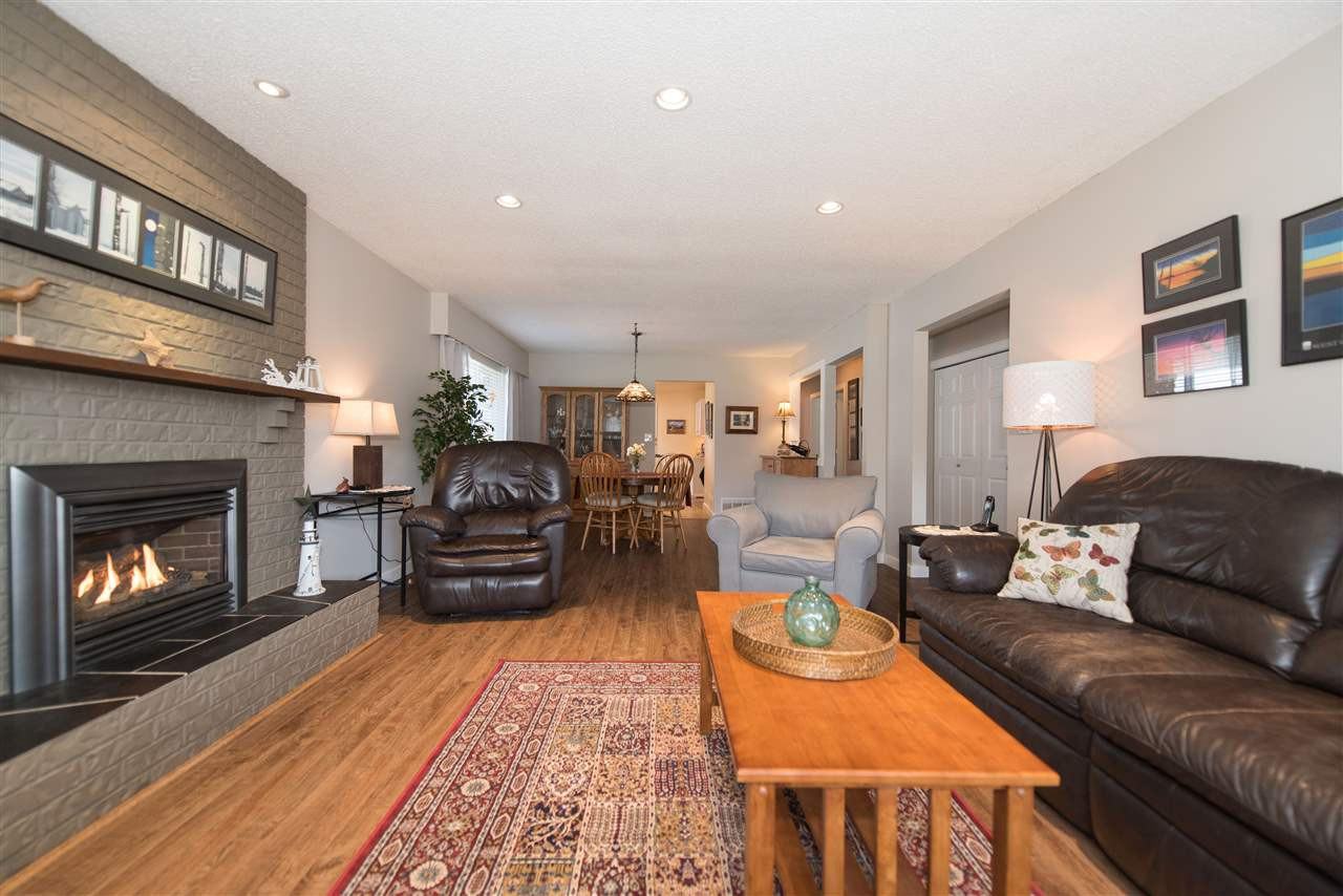4642 53 St - Photo 3 of 21