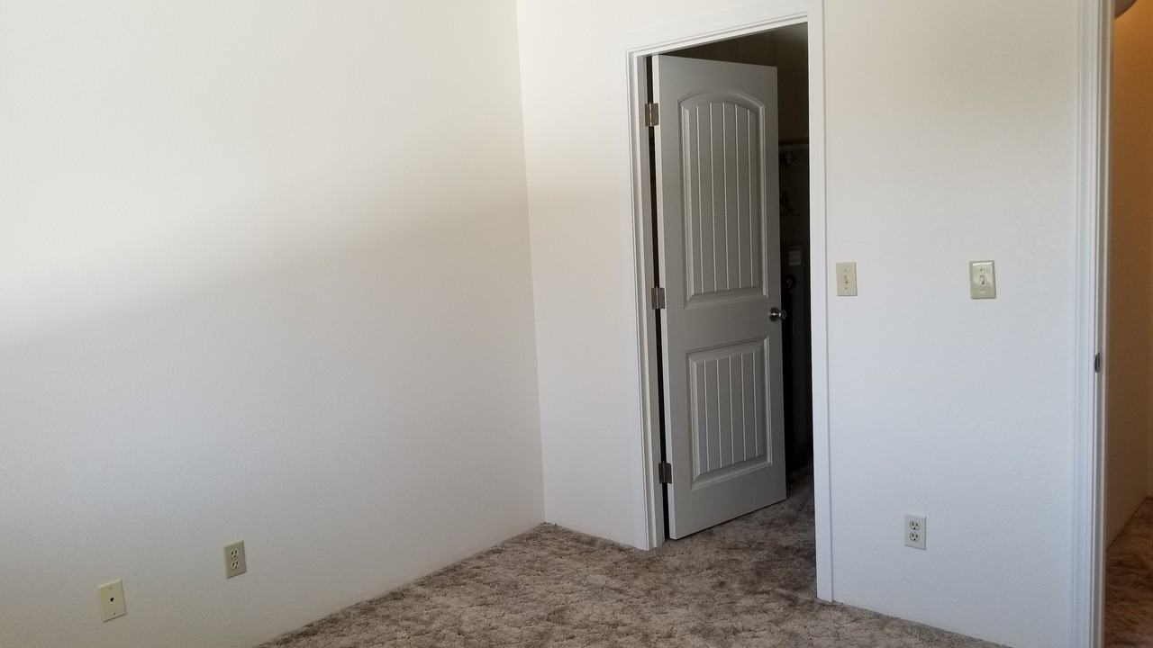 1628 Kellenbeck Ave - Photo 4 of 11