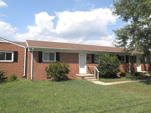 2001 Spencer St - Photo 2 of 10