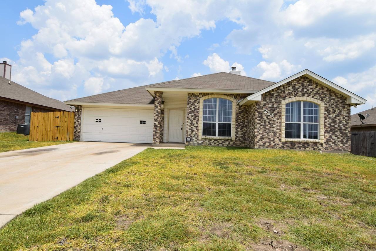 212 Cedar Ridge Dr - Photo 2 of 21