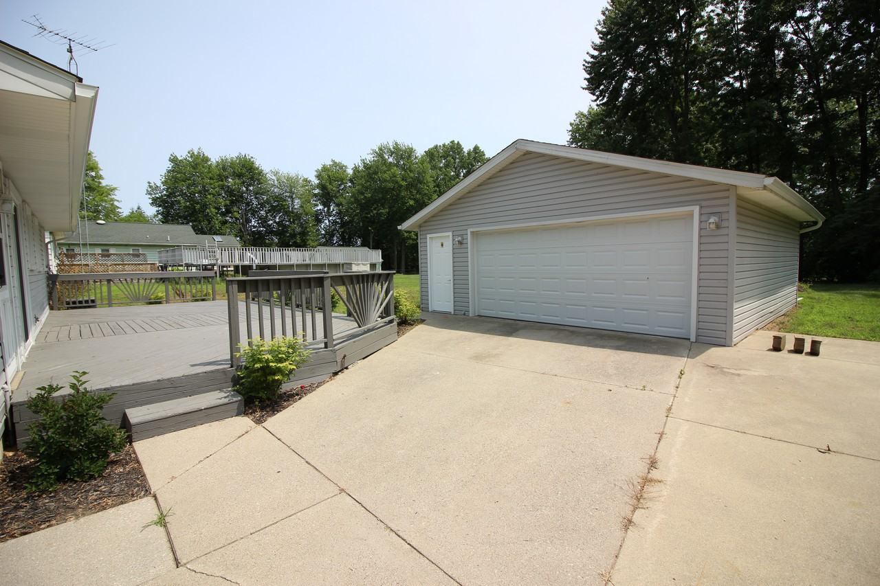 399 Kent St - Photo 2 of 16