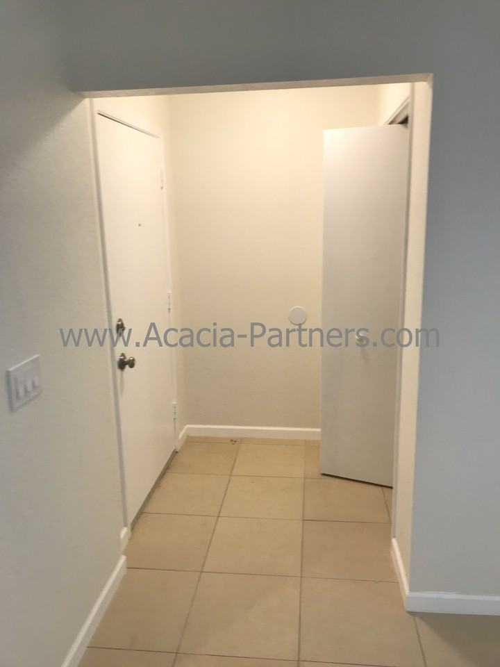 3329 E Blacklidge Dr - Photo 2 of 11