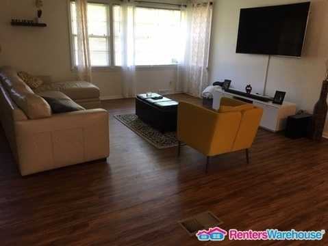 8115 32nd Pl N - Photo 3 of 14