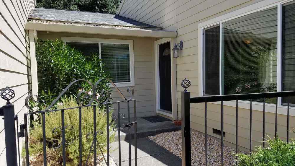 439 Candlelight Dr. - Photo 2 of 10