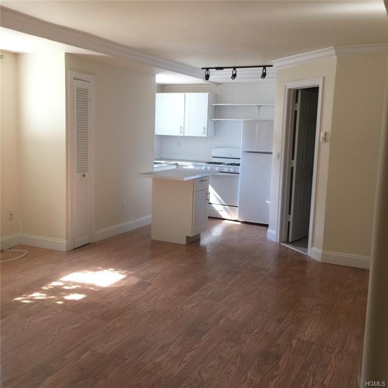 111 Tomkins Ave - Photo 2 of 6
