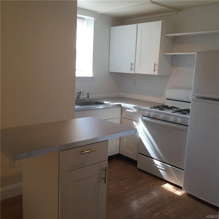 111 Tomkins Ave - Photo 3 of 6