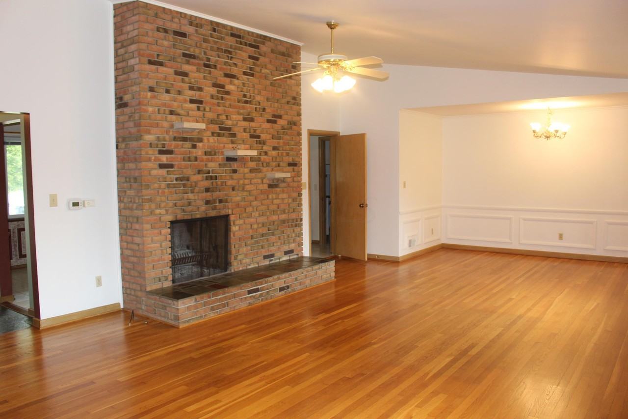 2738 Westmont Boulevard - Photo 2 of 19