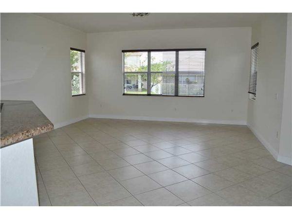 4337 Laurel Pl - Photo 2 of 9