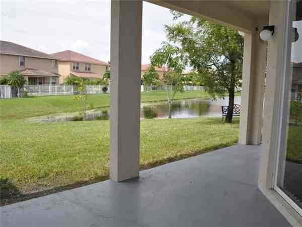 4337 Laurel Pl - Photo 3 of 9