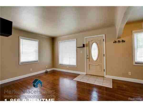 22776 Lilac St - Photo 2 of 14