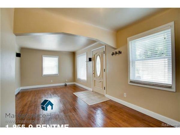 22776 Lilac St - Photo 3 of 14