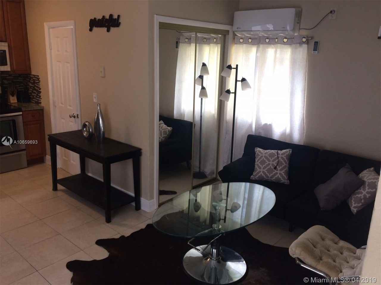 726 Columbus Parkway - Photo 3 of 10