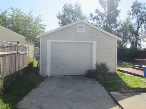 2420 Yreka Ave - Photo 2 of 6
