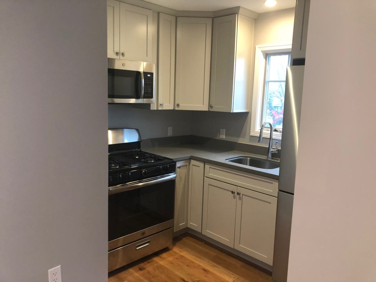 472 Bloomfield Rd - Photo 3 of 11