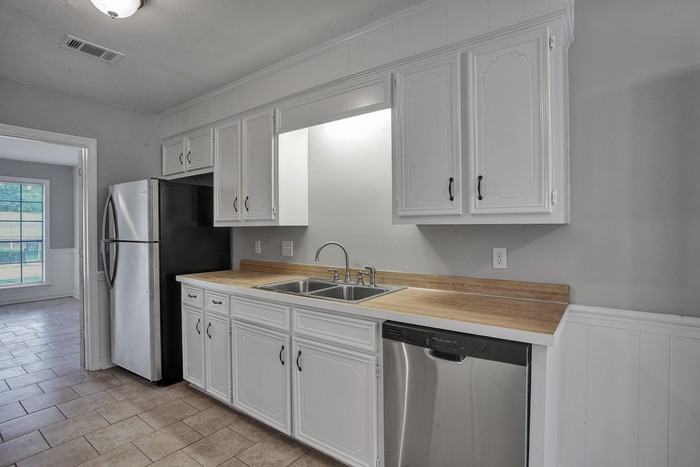 119 Scotland Rd - Photo 2 of 10