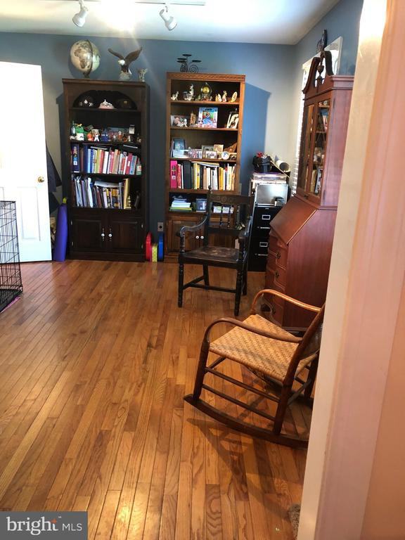 17622 Madison Ave - Photo 3 of 41