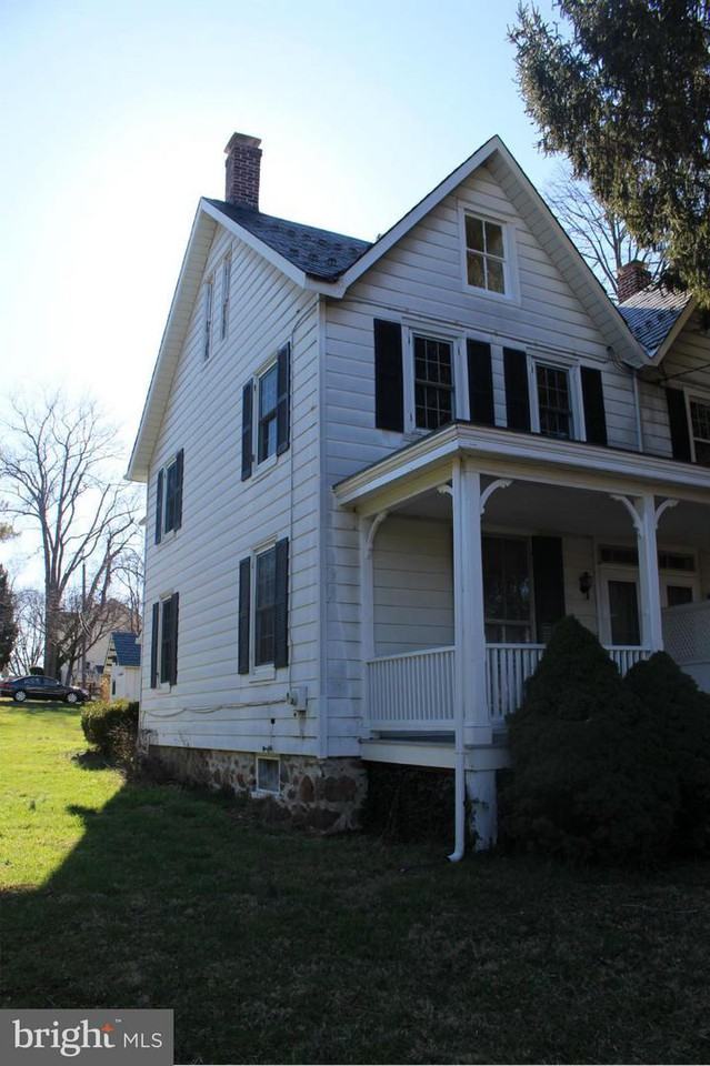 628 Rock Spring Rd - Photo 2 of 25