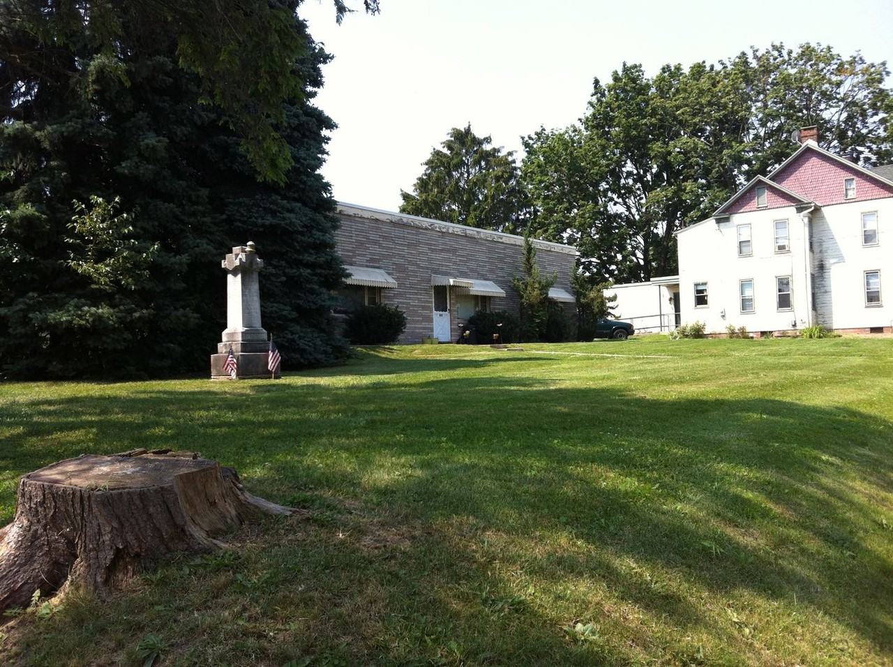 833 YORK STREET - Photo 2 of 3